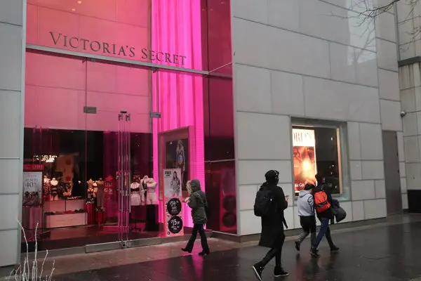 How has Victoria’s Secret responded to the incident?